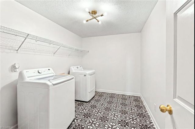436 Peace Haven Road, Winston-salem, NC 27103