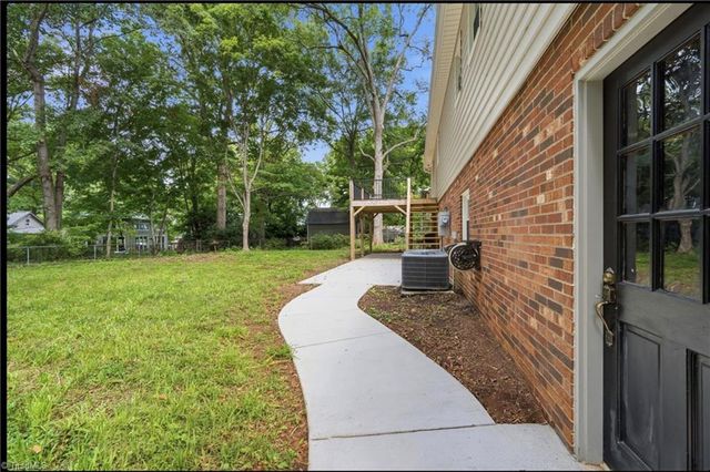 436 Peace Haven Road, Winston-salem, NC 27103