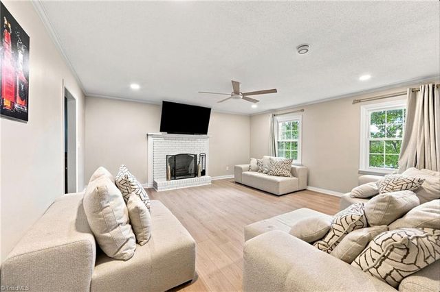 436 Peace Haven Road, Winston-salem, NC 27103