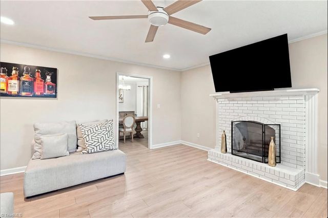 436 Peace Haven Road, Winston-salem, NC 27103
