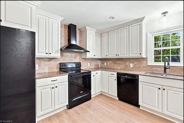 436 Peace Haven Road, Winston-salem, NC 27103