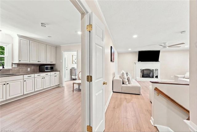436 Peace Haven Road, Winston-salem, NC 27103