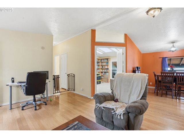 1949 Se PALMQUIST Rd 32, Gresham, OR 97080