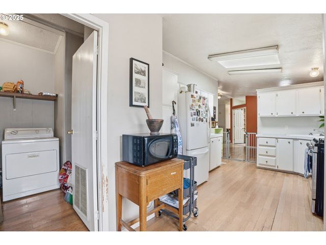 1949 Se PALMQUIST Rd 32, Gresham, OR 97080