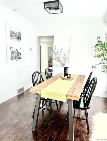 16244 Kirkshire Avenue, Beverly Hills, MI 48025