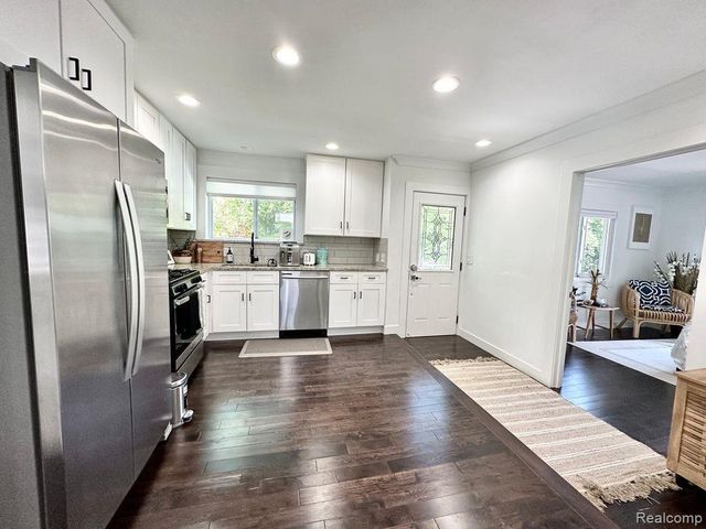 16244 Kirkshire Avenue, Beverly Hills, MI 48025