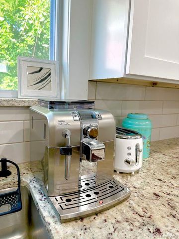 16244 Kirkshire Avenue, Beverly Hills, MI 48025