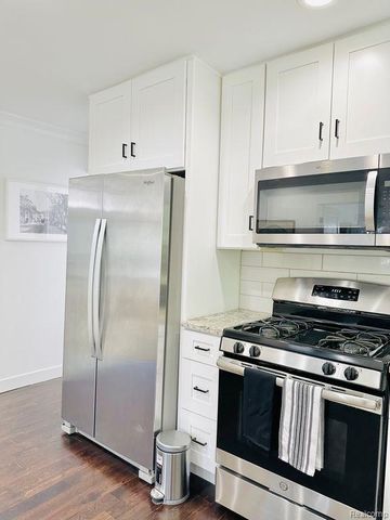 16244 Kirkshire Avenue, Beverly Hills, MI 48025