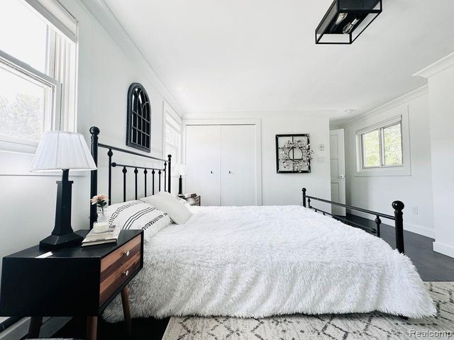 16244 Kirkshire Avenue, Beverly Hills, MI 48025