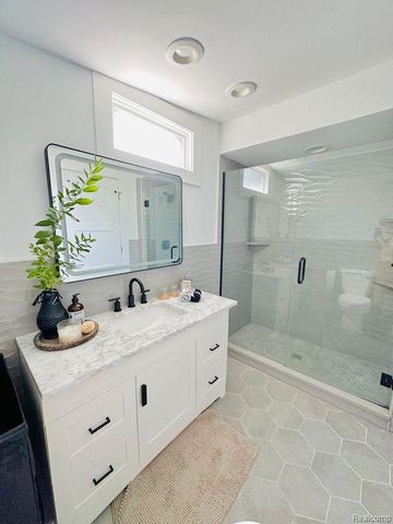 16244 Kirkshire Avenue, Beverly Hills, MI 48025