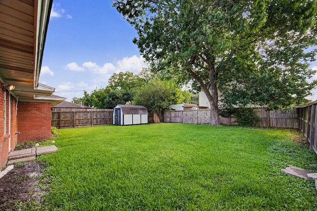 2102 Blueberry Lane, Pasadena, TX 77502