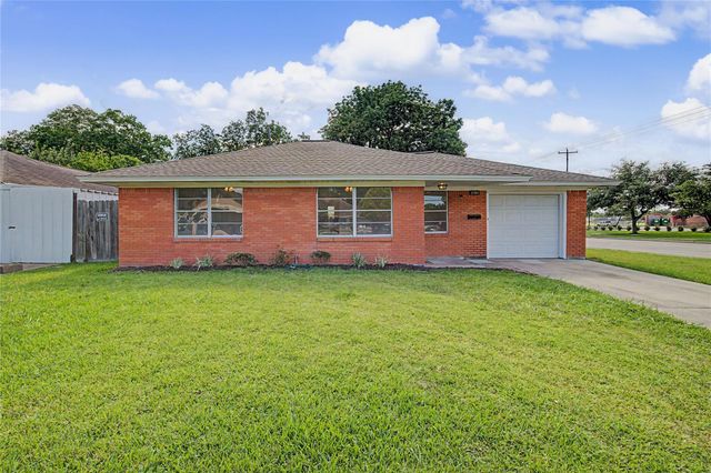 2102 Blueberry Lane, Pasadena, TX 77502