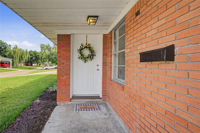 2102 Blueberry Lane, Pasadena, TX 77502