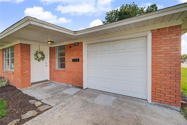 2102 Blueberry Lane, Pasadena, TX 77502