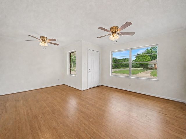 2102 Blueberry Lane, Pasadena, TX 77502