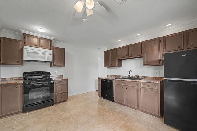 2102 Blueberry Lane, Pasadena, TX 77502