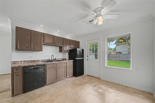 2102 Blueberry Lane, Pasadena, TX 77502