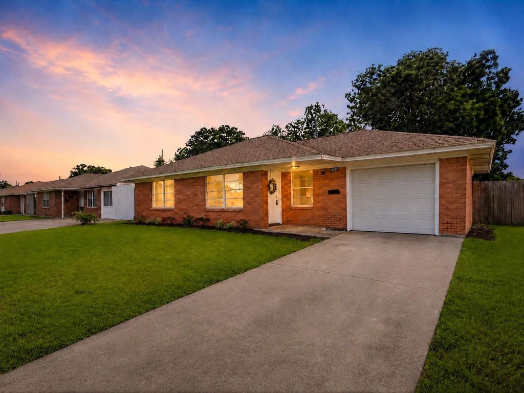 2102 Blueberry Lane, Pasadena, TX 77502