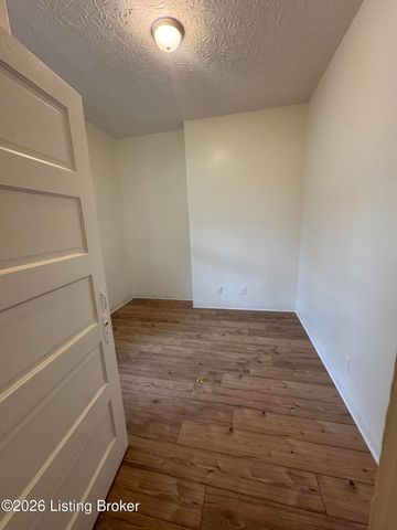 3860 Southern Pkwy, Louisville, KY 40214