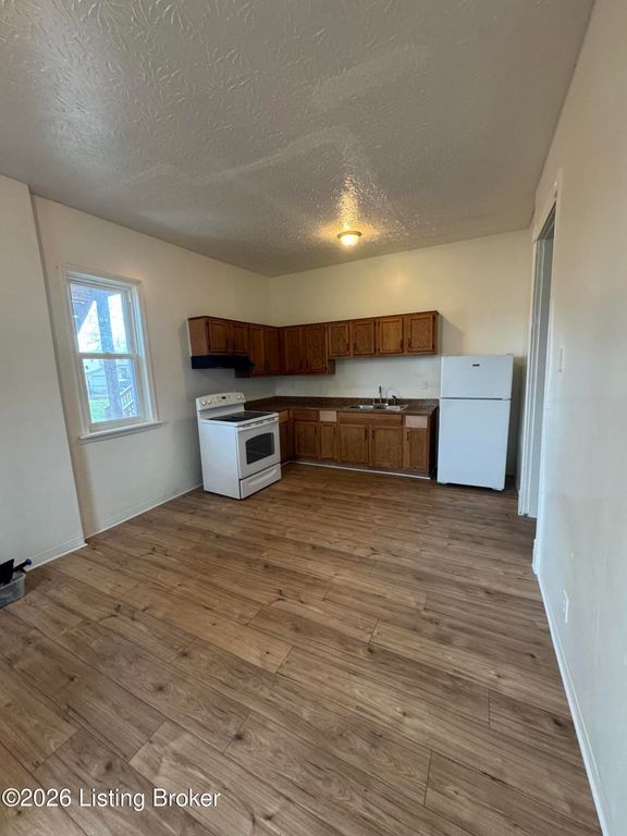 3860 Southern Pkwy, Louisville, KY 40214