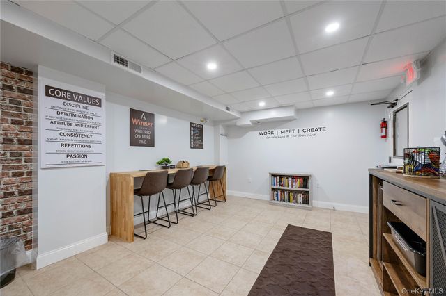 210 Pelham Road 5M, New Rochelle, NY 10805