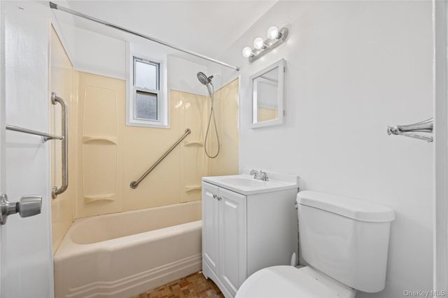 210 Pelham Road 5M, New Rochelle, NY 10805