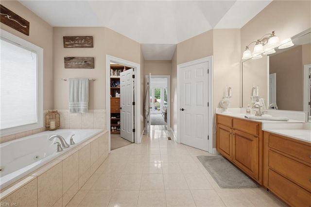 521 Thistley LN, Chesapeake, VA 23322