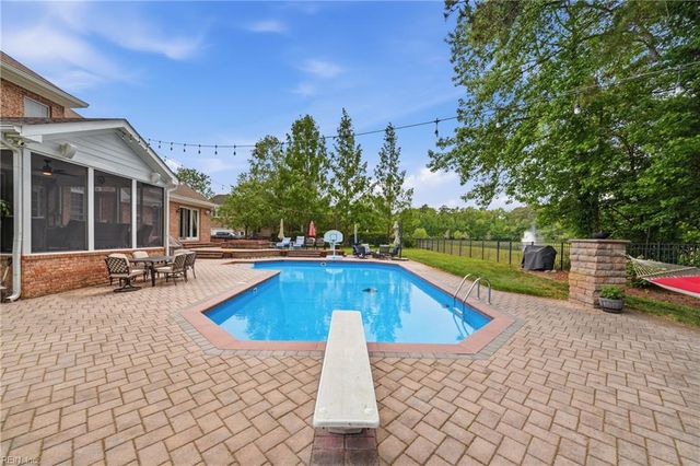 521 Thistley LN, Chesapeake, VA 23322