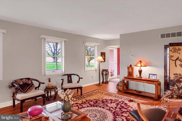 1105 RED HILL RD, Port Trevorton, PA 17864