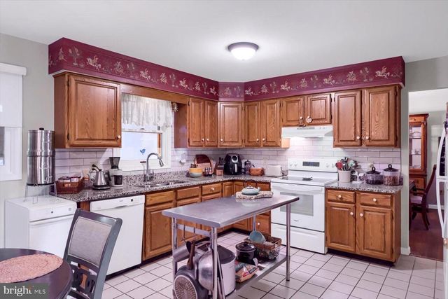 1105 RED HILL RD, Port Trevorton, PA 17864