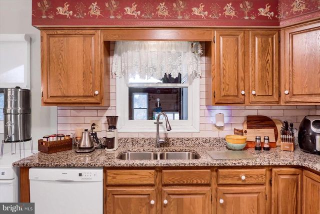 1105 RED HILL RD, Port Trevorton, PA 17864