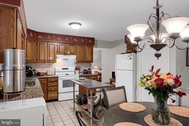 1105 RED HILL RD, Port Trevorton, PA 17864