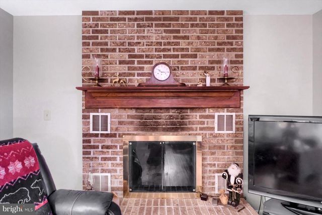 1105 RED HILL RD, Port Trevorton, PA 17864