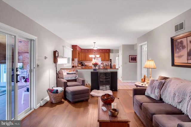 1105 RED HILL RD, Port Trevorton, PA 17864