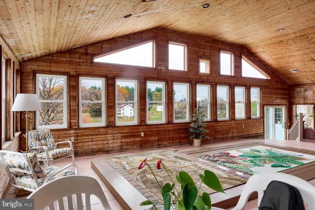 1105 RED HILL RD, Port Trevorton, PA 17864