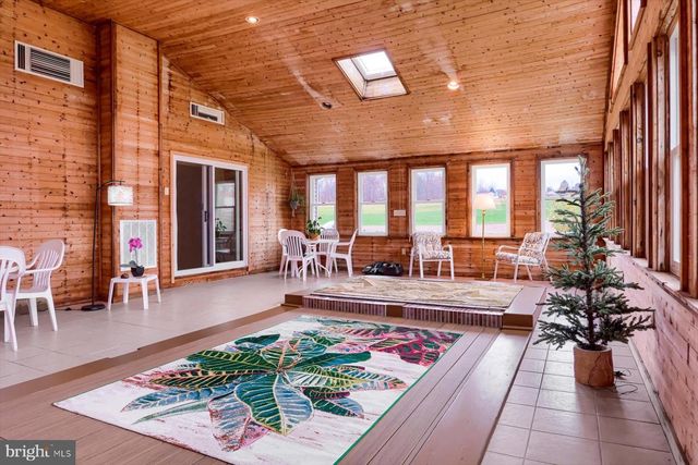 1105 RED HILL RD, Port Trevorton, PA 17864