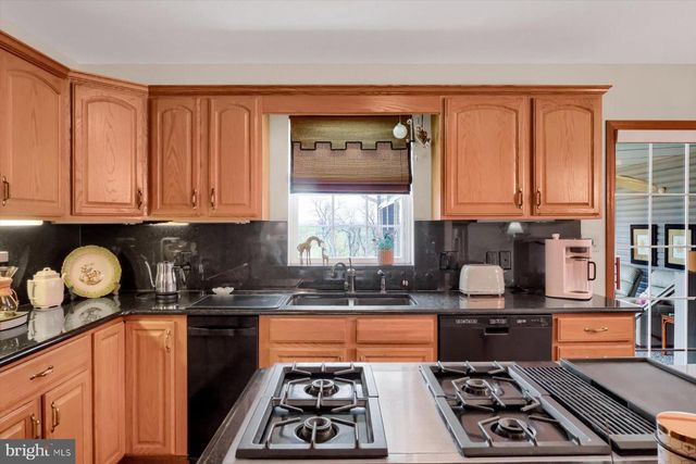 1105 RED HILL RD, Port Trevorton, PA 17864