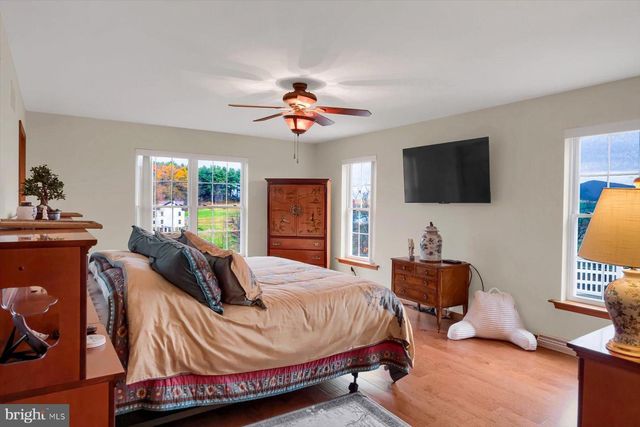 1105 RED HILL RD, Port Trevorton, PA 17864