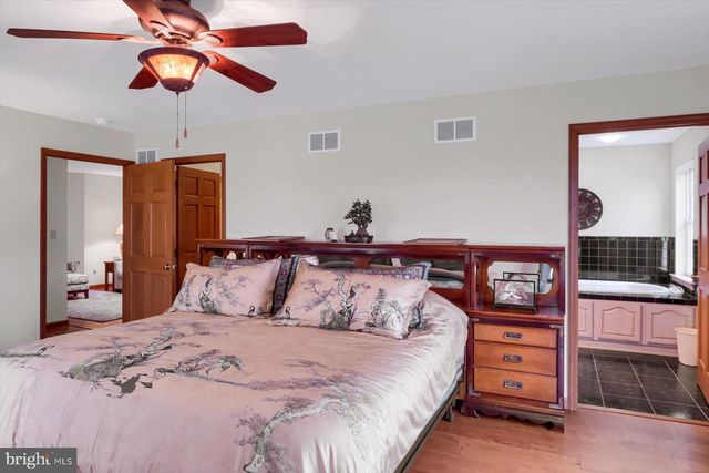 1105 RED HILL RD, Port Trevorton, PA 17864