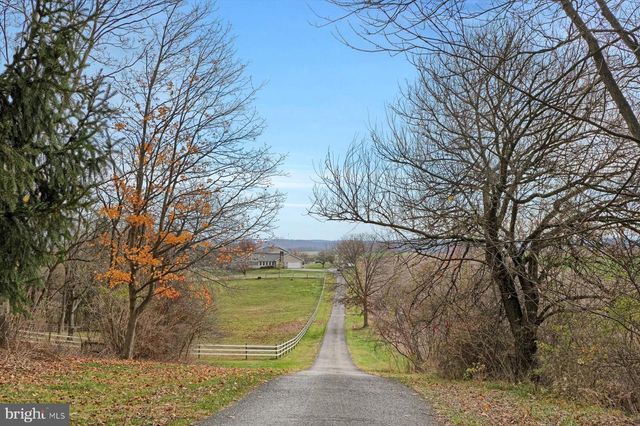 1105 RED HILL RD, Port Trevorton, PA 17864