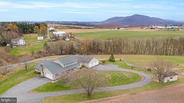 1105 RED HILL RD, Port Trevorton, PA 17864