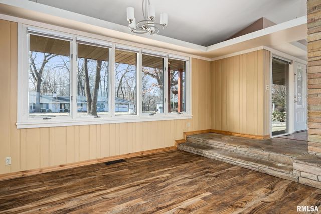 204 W DETWEILLER Drive, Peoria, IL 61615