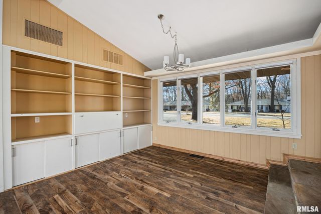 204 W DETWEILLER Drive, Peoria, IL 61615