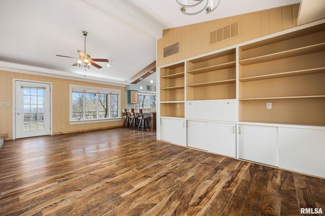 204 W DETWEILLER Drive, Peoria, IL 61615