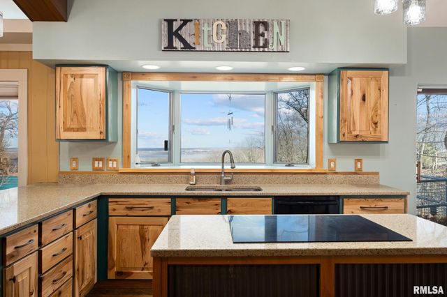 204 W DETWEILLER Drive, Peoria, IL 61615