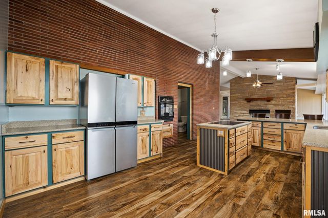 204 W DETWEILLER Drive, Peoria, IL 61615