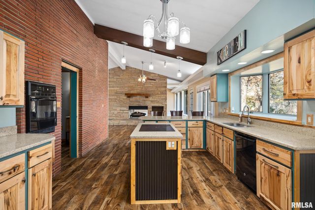 204 W DETWEILLER Drive, Peoria, IL 61615