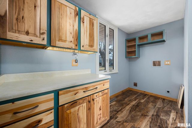 204 W DETWEILLER Drive, Peoria, IL 61615