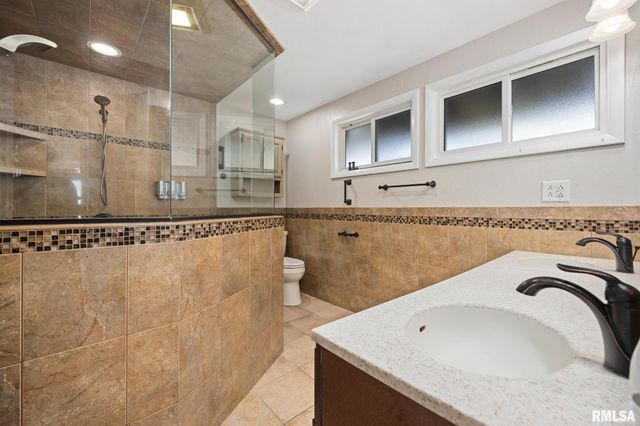 204 W DETWEILLER Drive, Peoria, IL 61615