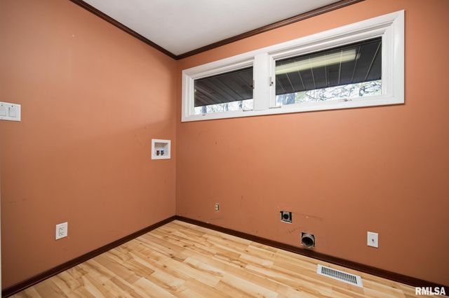 204 W DETWEILLER Drive, Peoria, IL 61615